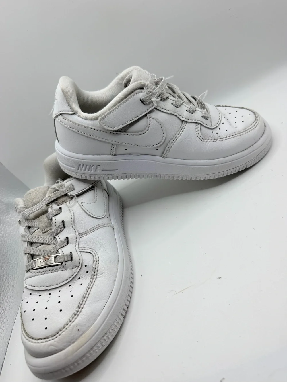 Nike Kids White Leather Sneakers with Hook-and-Loop Strap